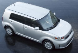 2009 Scion xB (view from above).