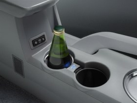 2007 Chrylser Sebring sedan's cupholder keep drinks hot or cold.