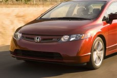 The Honda Civic was the single best-selling car of all categories in 2006 (70,028 units sold in Canada).